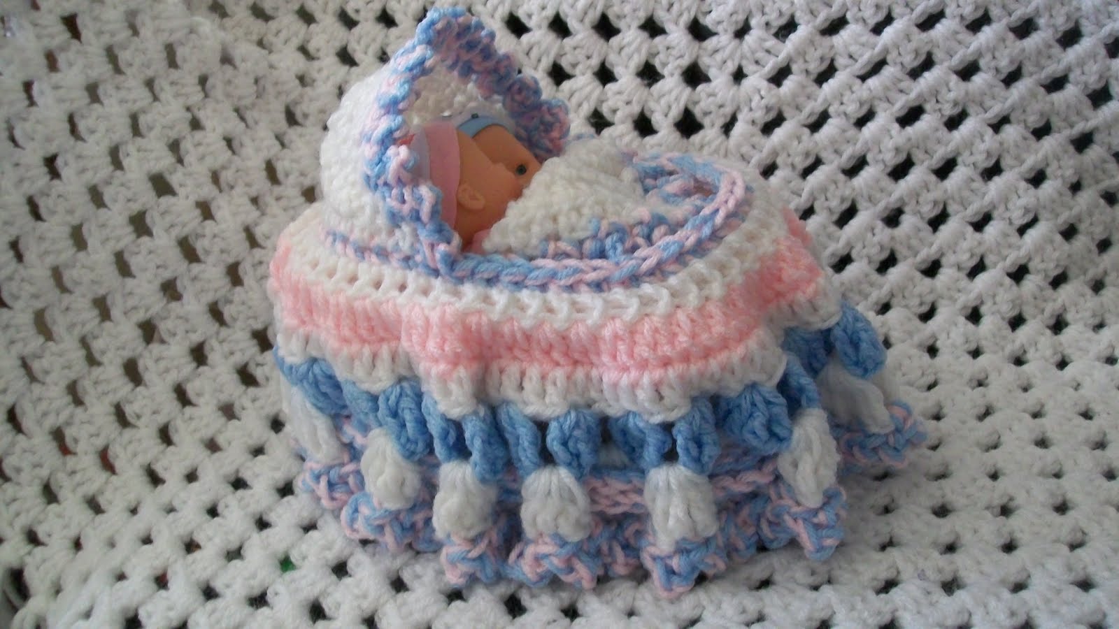 Crochet cradle purse