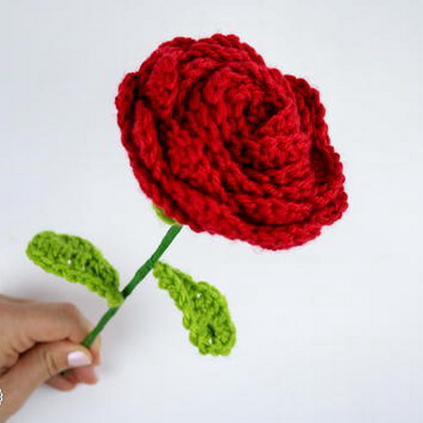 Rose with Wired Stem and Leaves Free Crochet Pattern