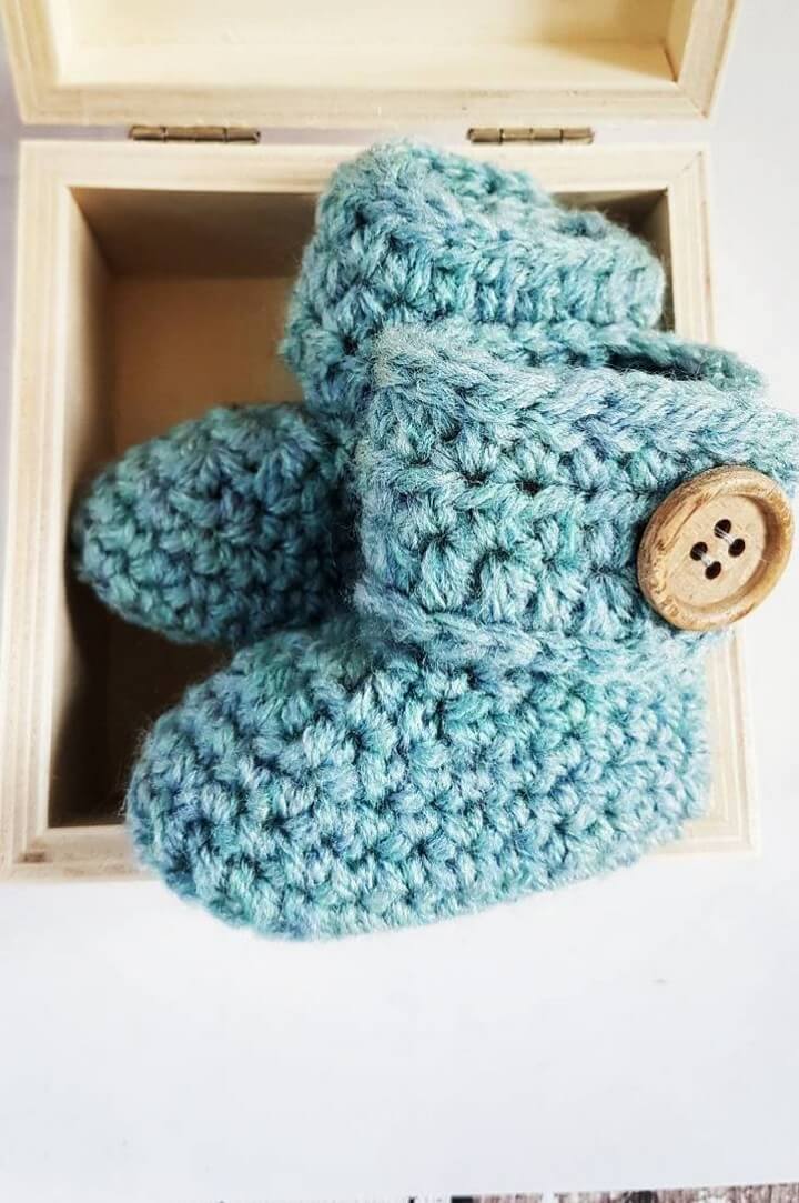 Crochet Baby Booties With Button