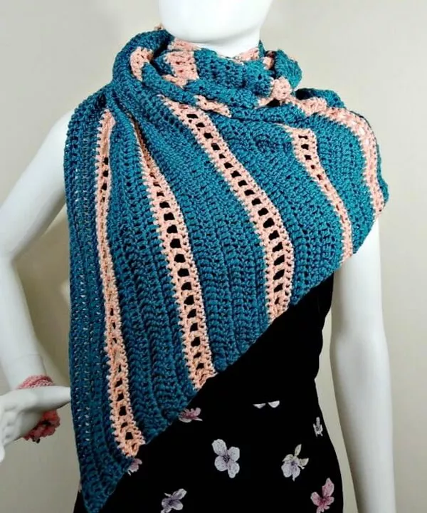 Bob – free crochet wrap pattern