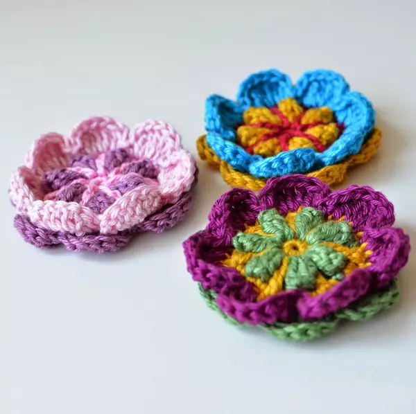 Overlay Flower Brooch Crochet Pattern