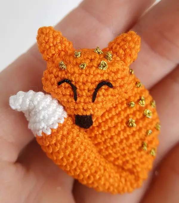 Sleeping Fox Brooch Crochet Pattern
