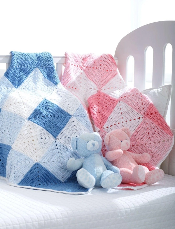 Double Diamond Free Crochet Baby Blanket for Boy