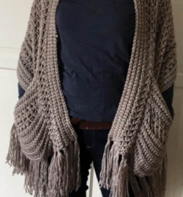 Ravelry shawl with pockets