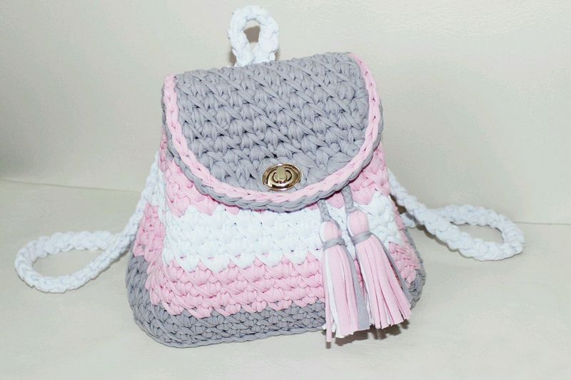 Crochet backpack keychain