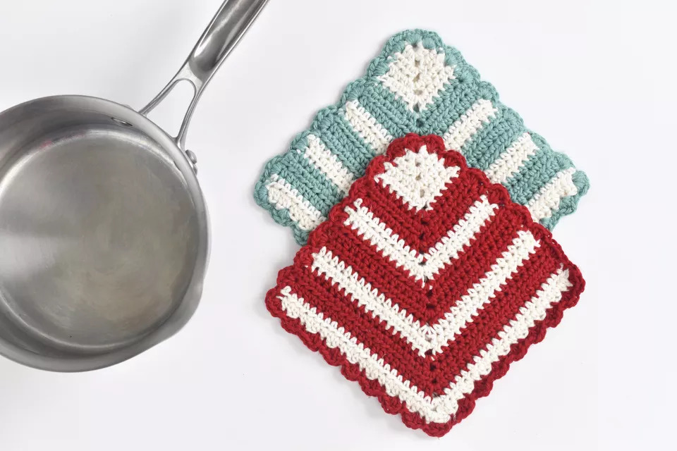 How to Crochet a Potholder