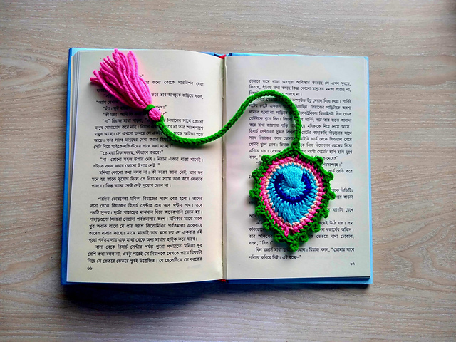 Peacock Feather and Bookmark Free Crochet Pattern