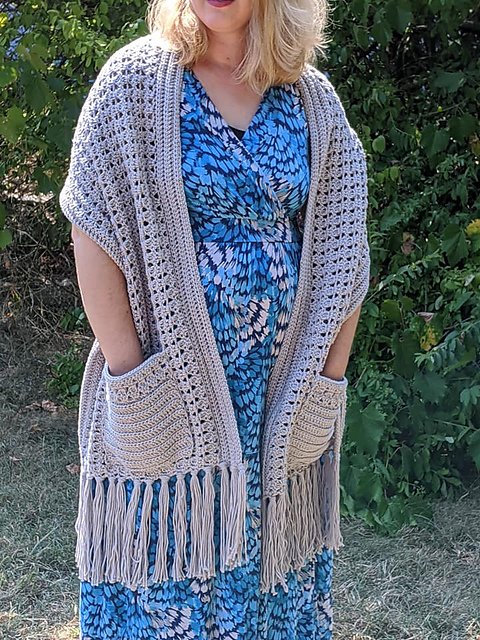 Delicate pocket shawl