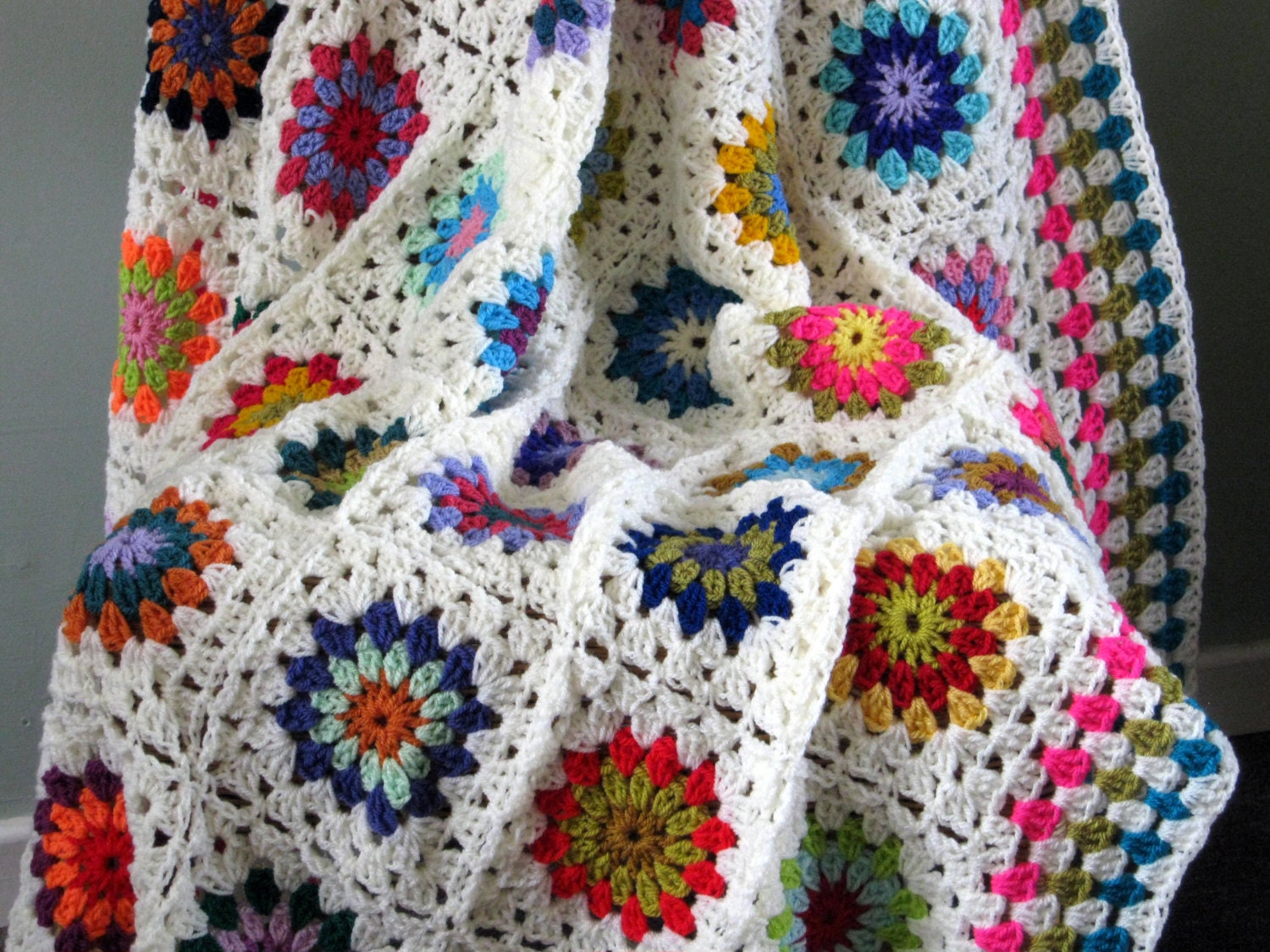 Sunburst crochet blanket