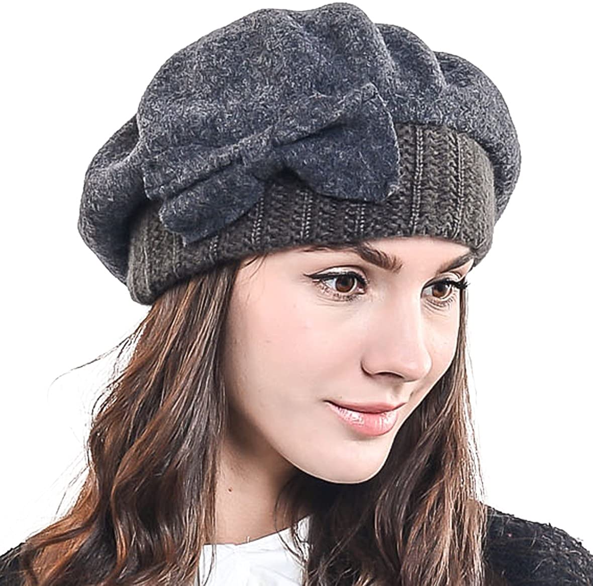 Beret hat with bow