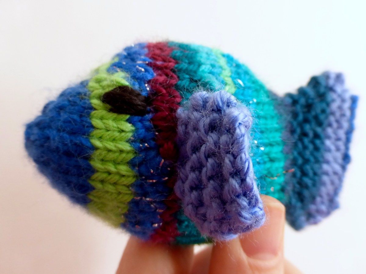 Knitted fish pattern free