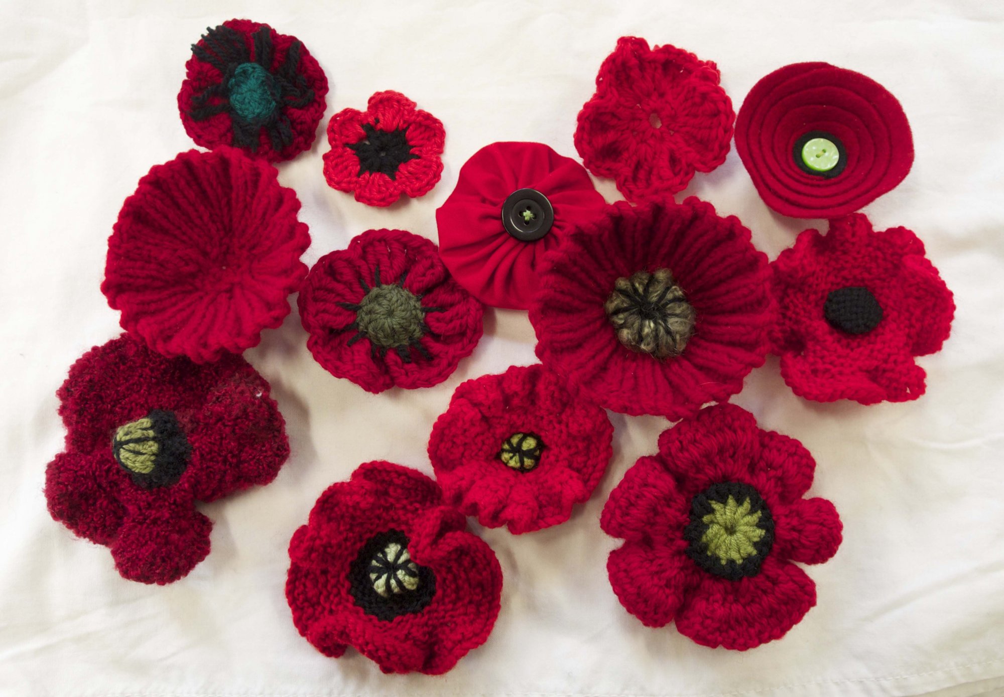 Poppy flower knitted poppies free pattern