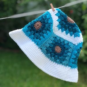 Crochet bucket hat granny square