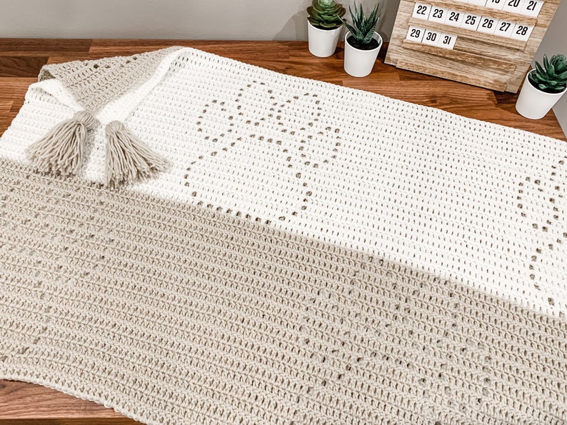Crochet paw print blanket pattern