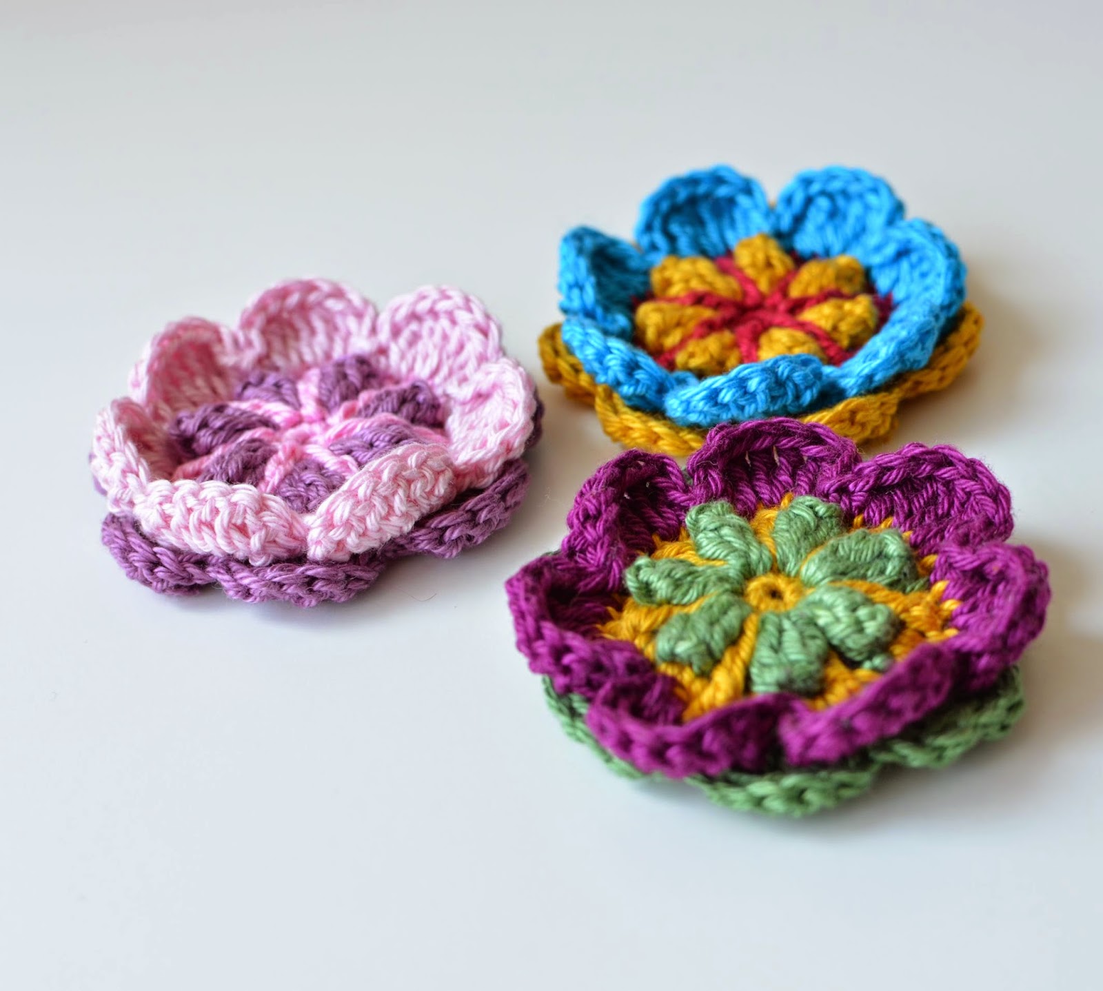 Crochet brooch free pattern