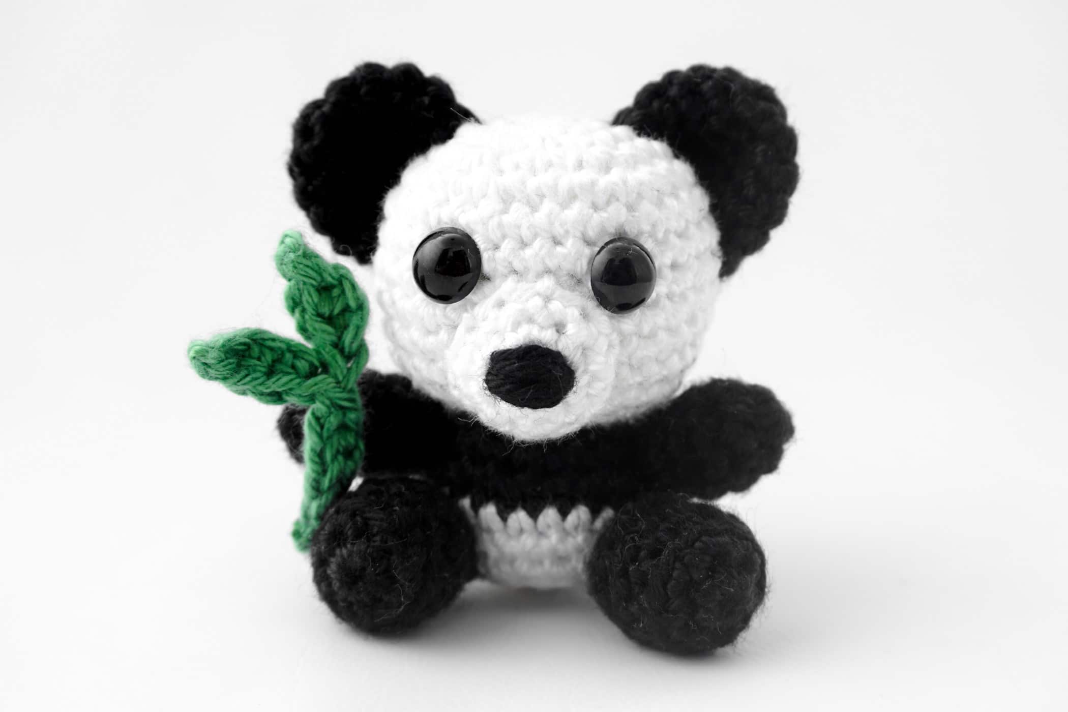 Panda amigurumi crochet pattern free » Weave Crochet