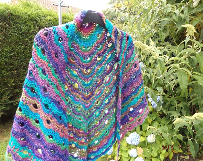 Virus crochet shawl