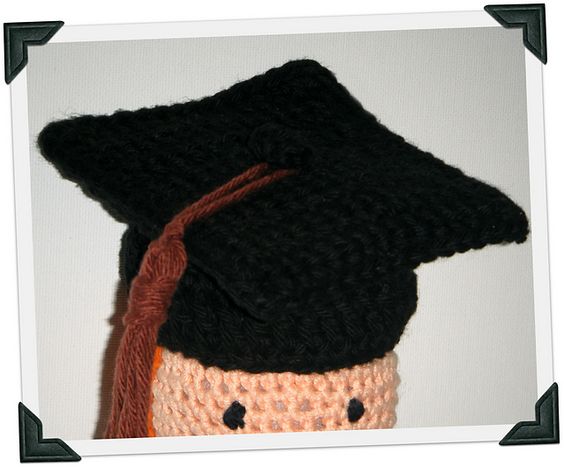 Graduation cap crochet pattern