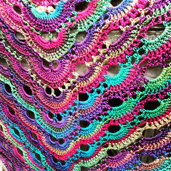 Virus stitch shawl crochet pattern » Weave Crochet