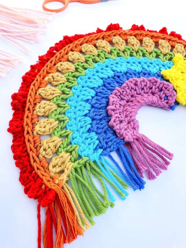 Crochet rainbow applique free pattern
