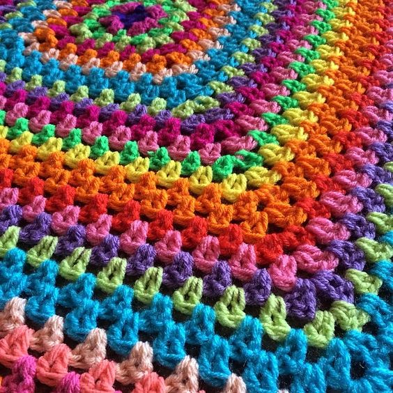Crochet continuous granny square blanket