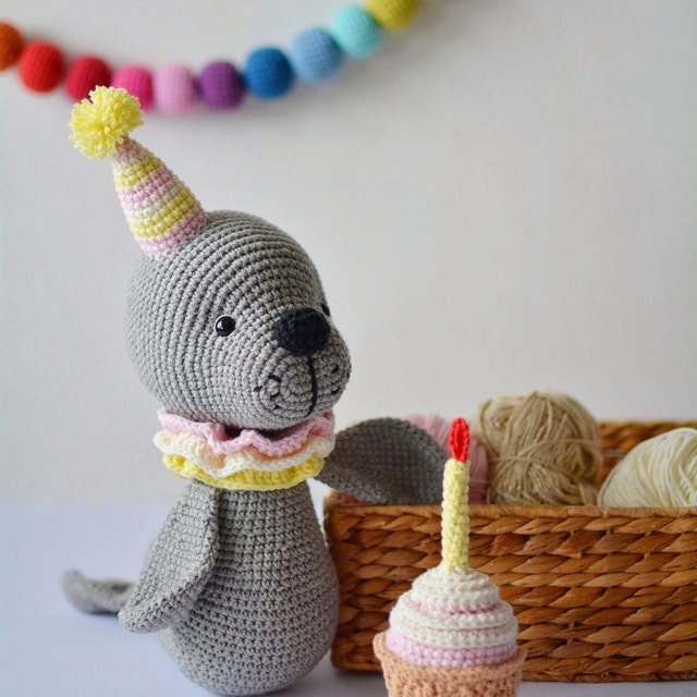 Crochet seal