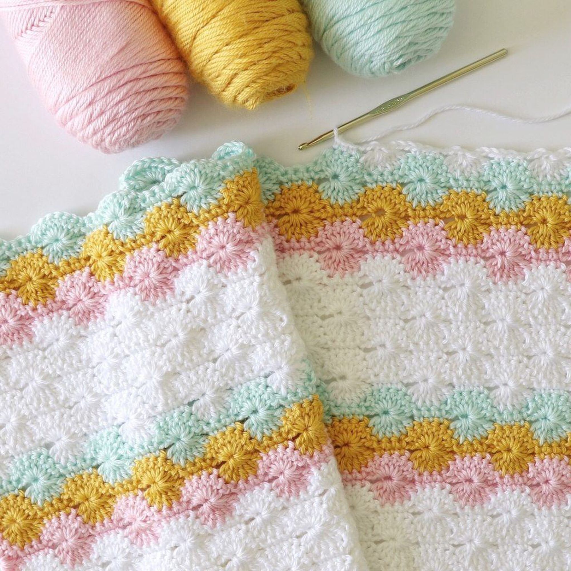Crochet catherine wheel blanket