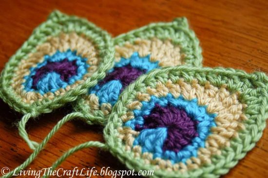 Crochet peacock applique pattern