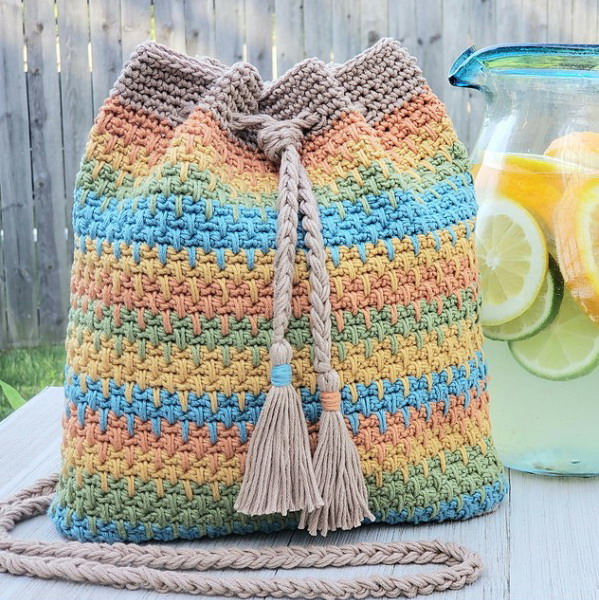 Crochet drawstring bucket bag pattern