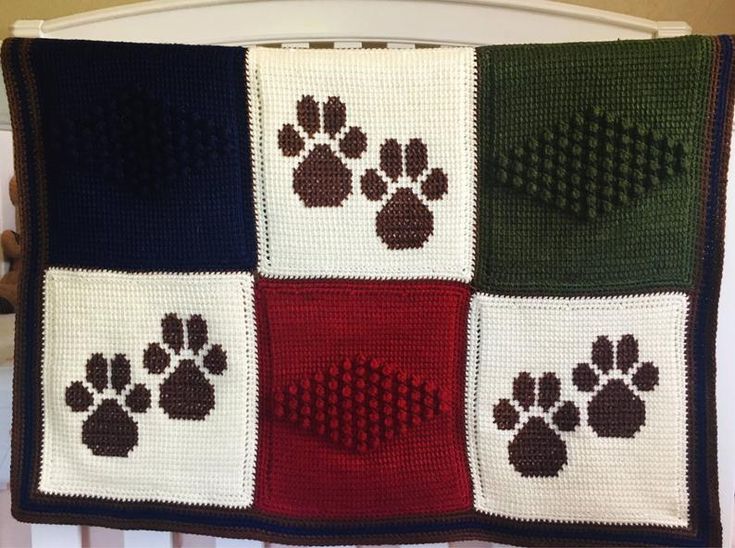 Paw print crochet blanket pattern