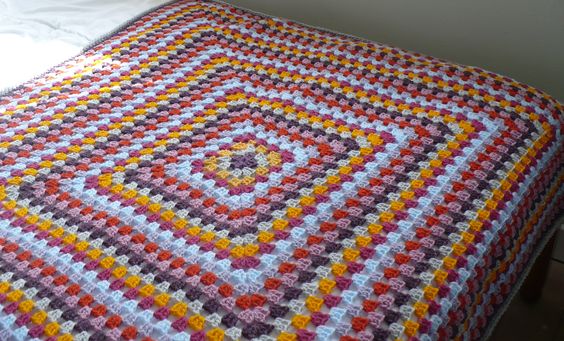 Continuous granny square blanket pattern