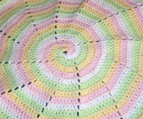 Crochet spiral blanket free pattern