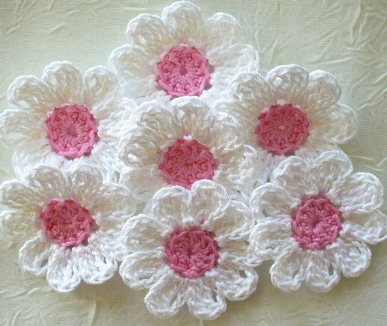 Crochet flower applique free pattern