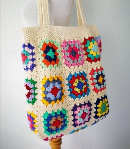 Free Granny Square crochet beach bag pattern
