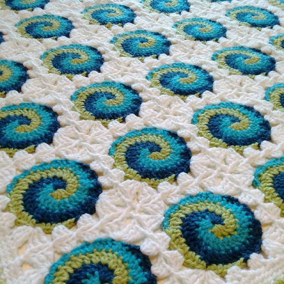 Spiral crochet blanket