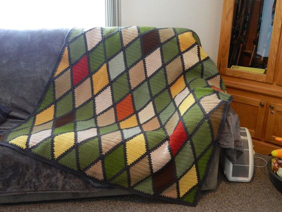 Harlequin diamond crochet blanket