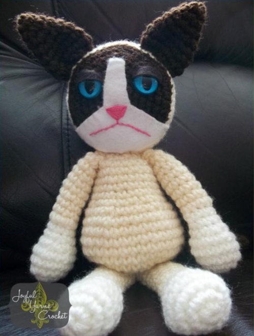 Crochet cat pillow free pattern » Weave Crochet