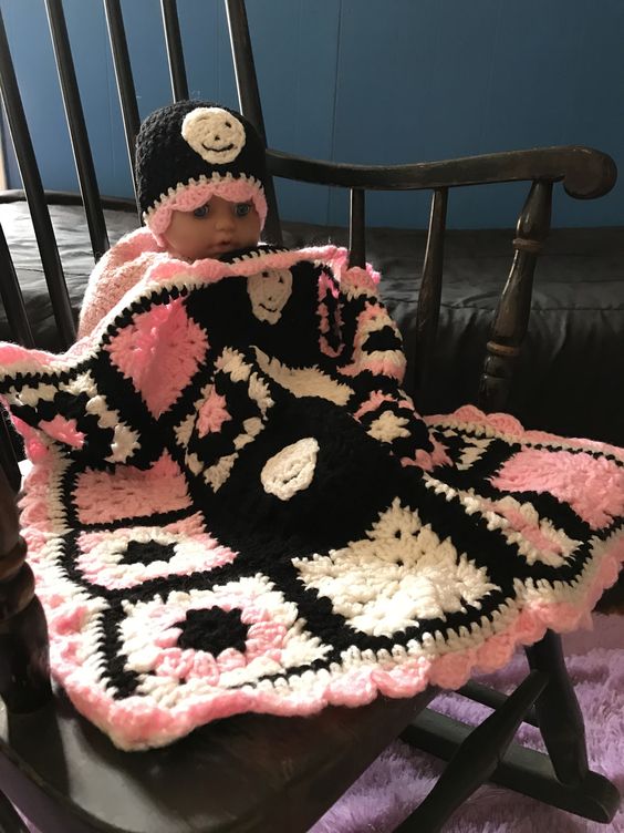 Free crochet skull blanket pattern » Weave Crochet