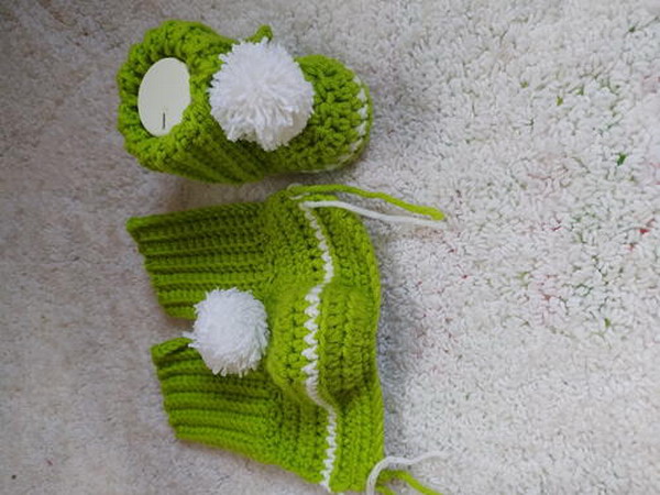 Crochet Pompom Baby Booties Worked Flat