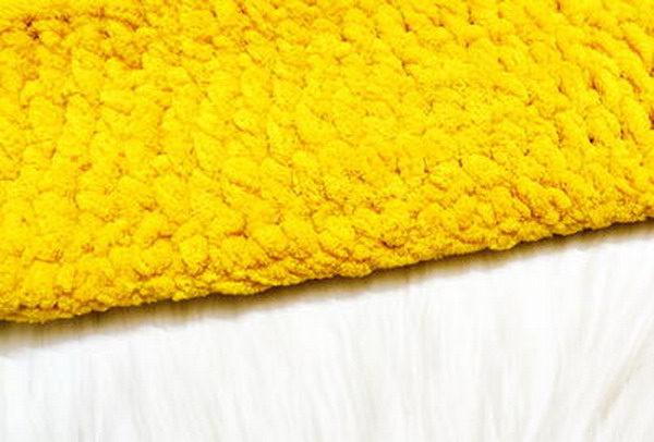 Two Row Repeat Crochet Blanket With Chunky Yarn