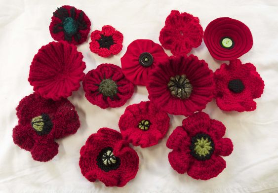 Knitted poppies free pattern