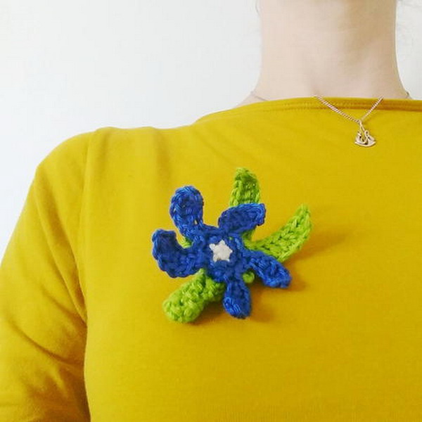 Spring Flower Brooch Free Crochet Pattern