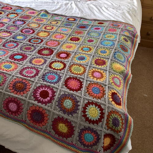Starburst Granny Square Blanket crochet pattern