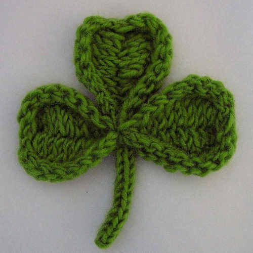Crochet shamrock pattern