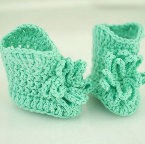 Pompom Baby Boots Free Crochet Pattern