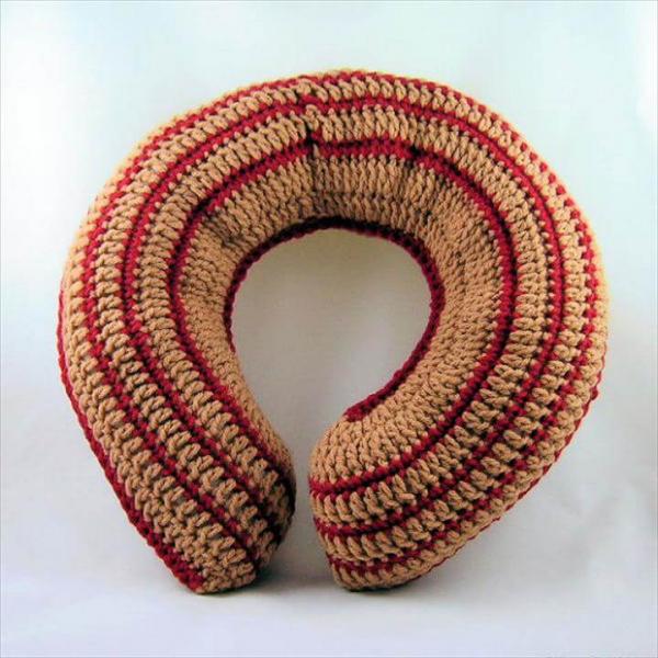Crochet neck pillow