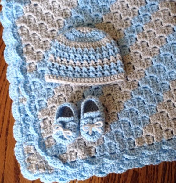 Crochet baby sets - free patterns