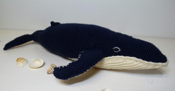 Crochet humpback whale