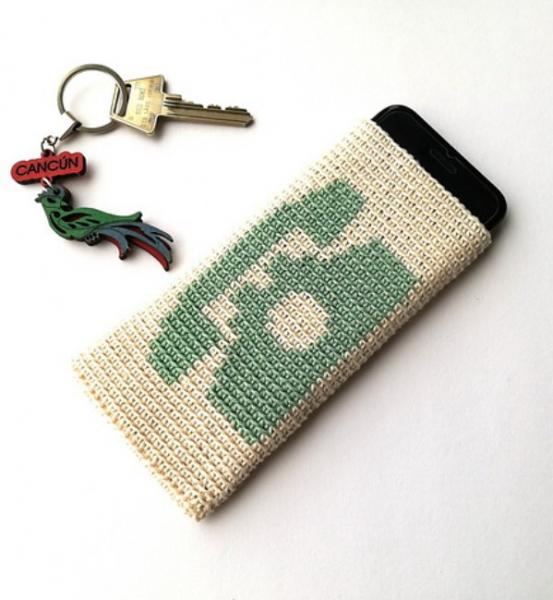 Vintage Phone Case Free Crochet Pattern