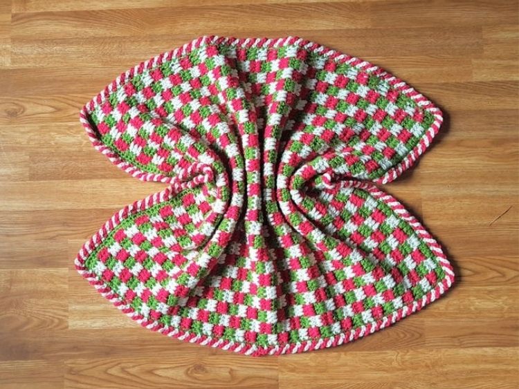 Easy Crochet Baby’s First Christmas Blanket